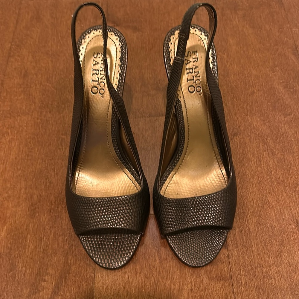 Beautiful heels with sleek design.